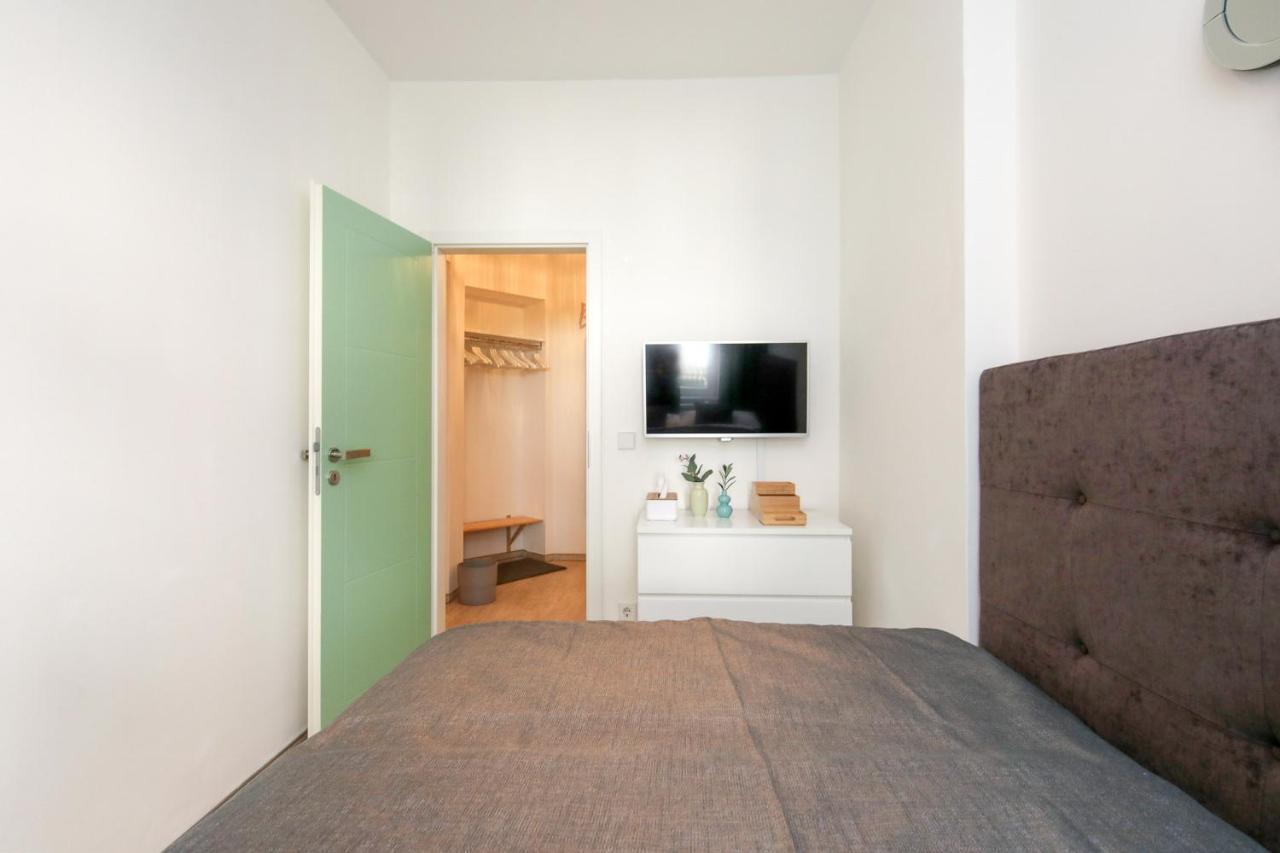4 Personen Altbau Nahe Kurfuerstendamm - Macbeth Berlin Luaran gambar